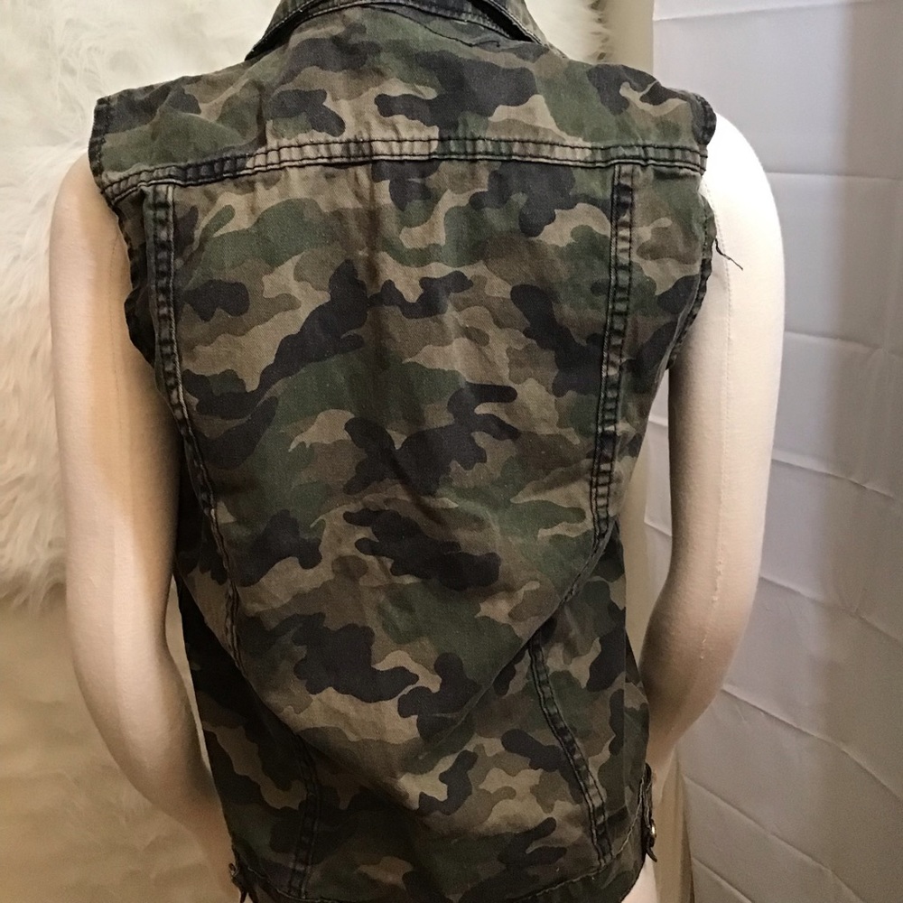 Army print women’s vest - Picture 3 of 3